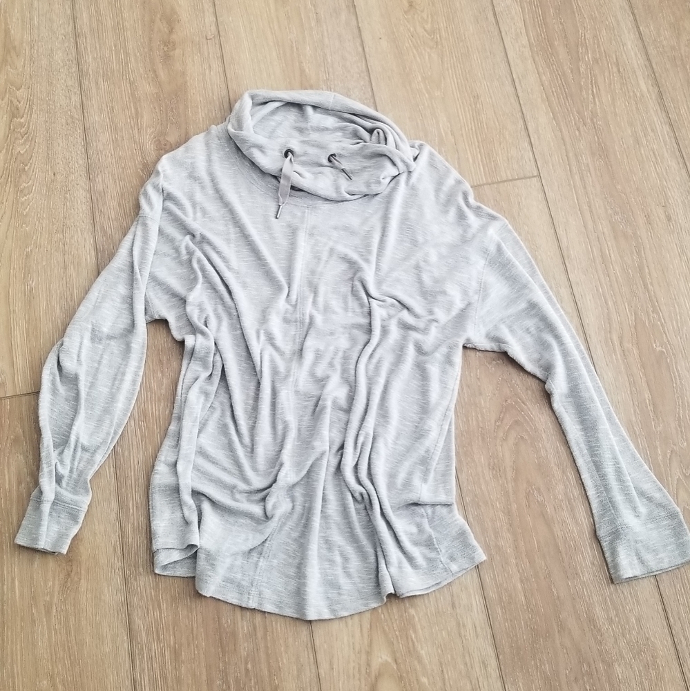 2 XL gray turtle neck sweatshirt oversized
